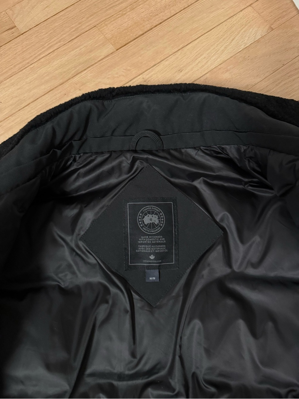 Like new Canada Goose Bomber Jacket with Sherpa Collar - Picture 12 of 15